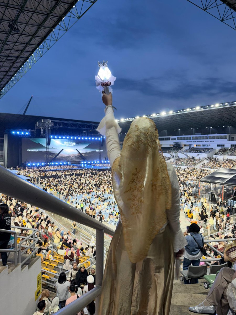 natadyococo's tweet photo. dear 10 years old me, 

YOUR 'Going to EXO's concert' WISHLIST JUST ACHIEVED!✅️ 

and the journey seeing my peter pans won't stop here. the EXO-L in me never dies. LOVE EXO FOREVER AND EVERRR!!!

엑소 사랑하자❤️ @weareoneEXO

#EXhOrizon_in_KUALALUMPUR #EXOinKL https://t.co/iViPXxMOQT