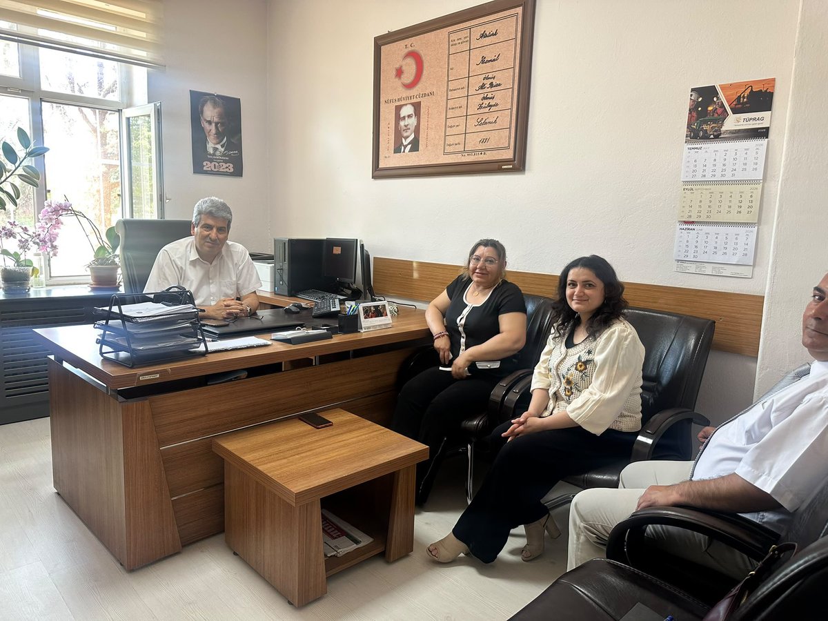 UsakNufus's tweet photo. İl Nüfus ve Vatandaşlık Müdürümüz Caner Cavit KÖSEK, İlçe ziyaretleri kapsamında Ulubey  İlçe Nüfus Müdürlüğümüzü ziyaret ederek yapılan iş ve işlemleri yerinde inceledi.
@serdarkartaltr @TC_UsakValiligi @TCNufus @canerkosek https://t.co/cITU0if9Hw
