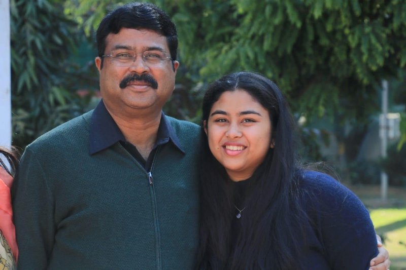 PoliFiles's tweet photo. @dpradhanbjp Itna ta to apni aulad ko US mein kyu pada raha h Bkl. https://t.co/TvNuRXqrP4