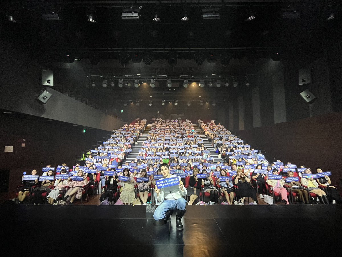 WSTORY_0501's tweet photo. 🐺🪩🤍📢

ZEE &amp; YOU AGAIN IN KOREA

보러와 주신 팬 여러분 감사합니다🩶

#ZeePruk #Zee #지프룩
#ZEEPRUKFMINKOREA https://t.co/KjWAPbqZuA