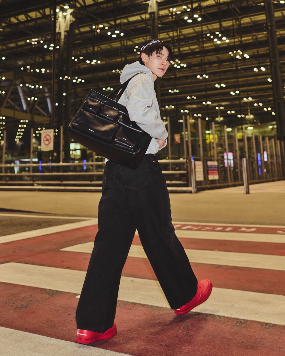 OPENLABEL_TH's tweet photo. Paris, here he comes. 🇫🇷✨

มาแล้ว! AIRPORT LOOK จากต้าห์อู๋ พิทยา 📸
ระหว่างเดินทางไปร่วมงาน Christian Louboutin Men’s Spring/Summer 2027 Collection by Jaden Smith ณ กรุงปารีส ประเทศฝรั่งเศส ❤️

@LouboutinWorld 
@oueiija 
DAOU In ChristianLouboutin
#ChristianLouboutin
#DAOUATSS27PARISFW
#ต้าห์อู๋ #DAOU