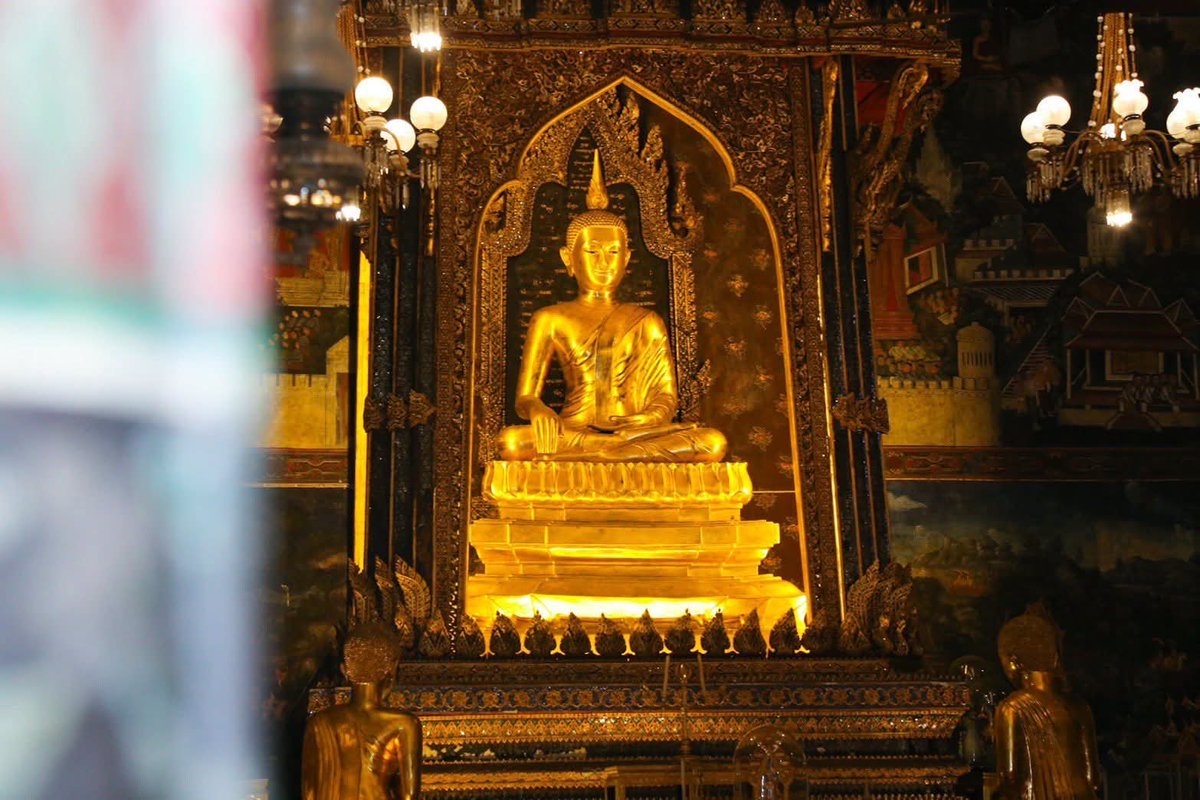 2646_yang's tweet photo. อ่ะ ขอพูดถึงวัดที่จัดแสงสวยบ้าง 

สำหรับนี่มีอีกหลายวัดที่จัดสวย อาจอยู่นอกสายตา
1. วัดโสมนัส (พระวิหาร) ต้องลองไปกลางคืน พระประธานผ่องมาก มองจากประตูวัดมาเหมือนพระลอยอยู่ในอากาศ
2. วัดเชียงยืน วิหารมืด มองจากประตูเหมือนพระลอยอยู่ในอากาศเช่นกัน
3. วัดพระสิงห์ ต้องไปกลางคืนเช่นกัน https://t.co/e5zNzaLsAa