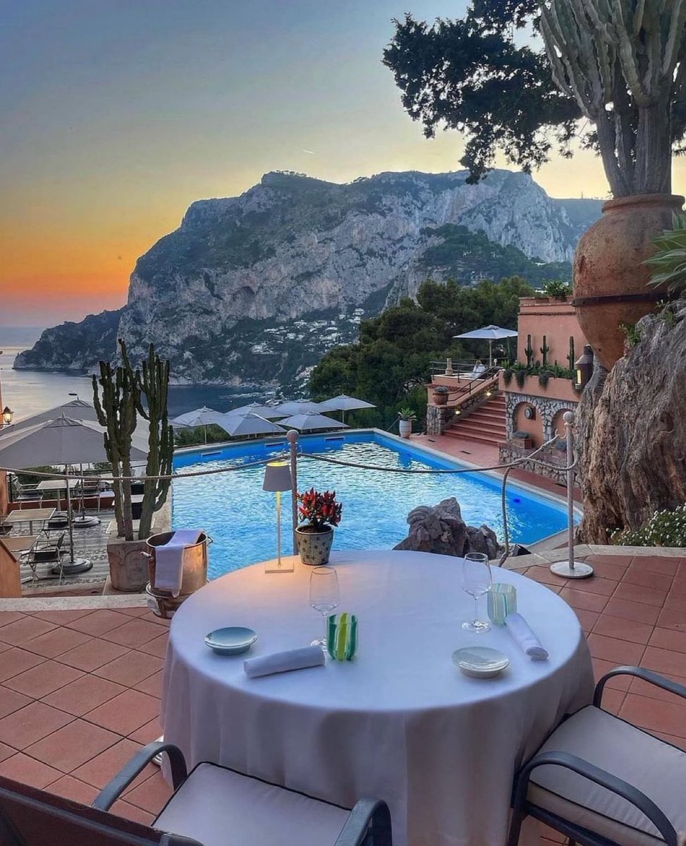 beautyexplorer0's tweet photo. Capri Italy 🇮🇹 https://t.co/513NDyLuAf