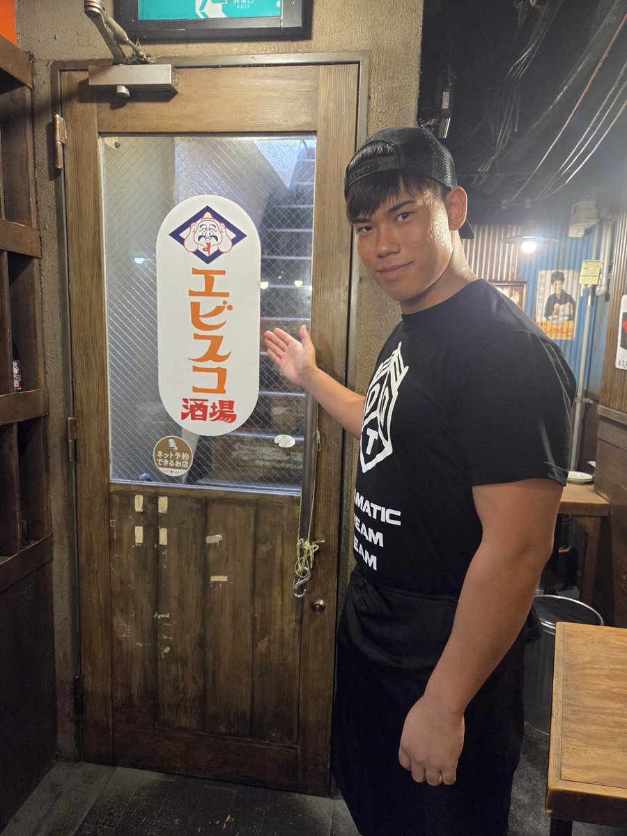 EBISUKOSAKABA's tweet photo. 稲畑誠己選手出勤しました！！！

皆様のご来店おまちしてます！！！

#エビスコ酒場
#ddtpro https://t.co/jUdKKURtKI
