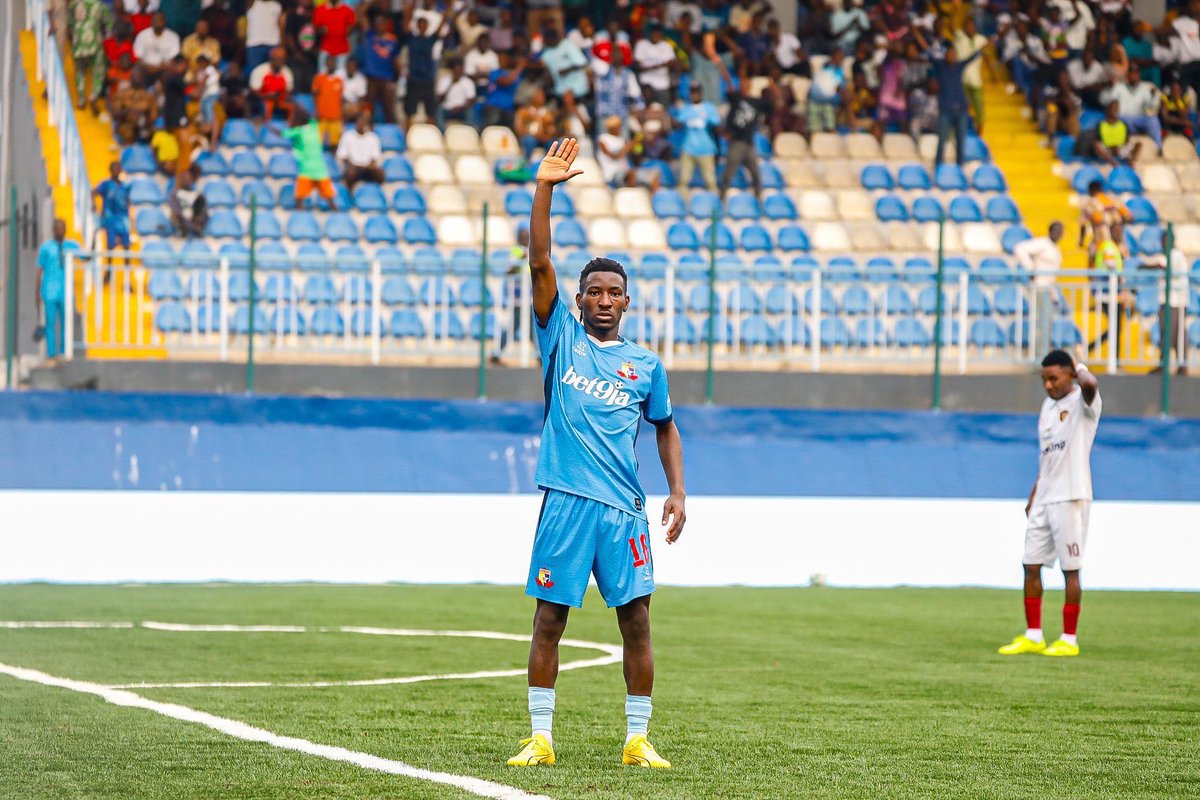 Mike_ThePundit's tweet photo. 🚨EXCL: Sporting Lagos send first bid for Haruna Hadi 

- Top source regard the bid as “Gen Z type of bid”

- Big gap in valuation, not enough to test the waters

Shooting Stars and Bendel Insurance now monitoring situation. 

#NPFLTransferWithMike https://t.co/w8fBZ8hLfi