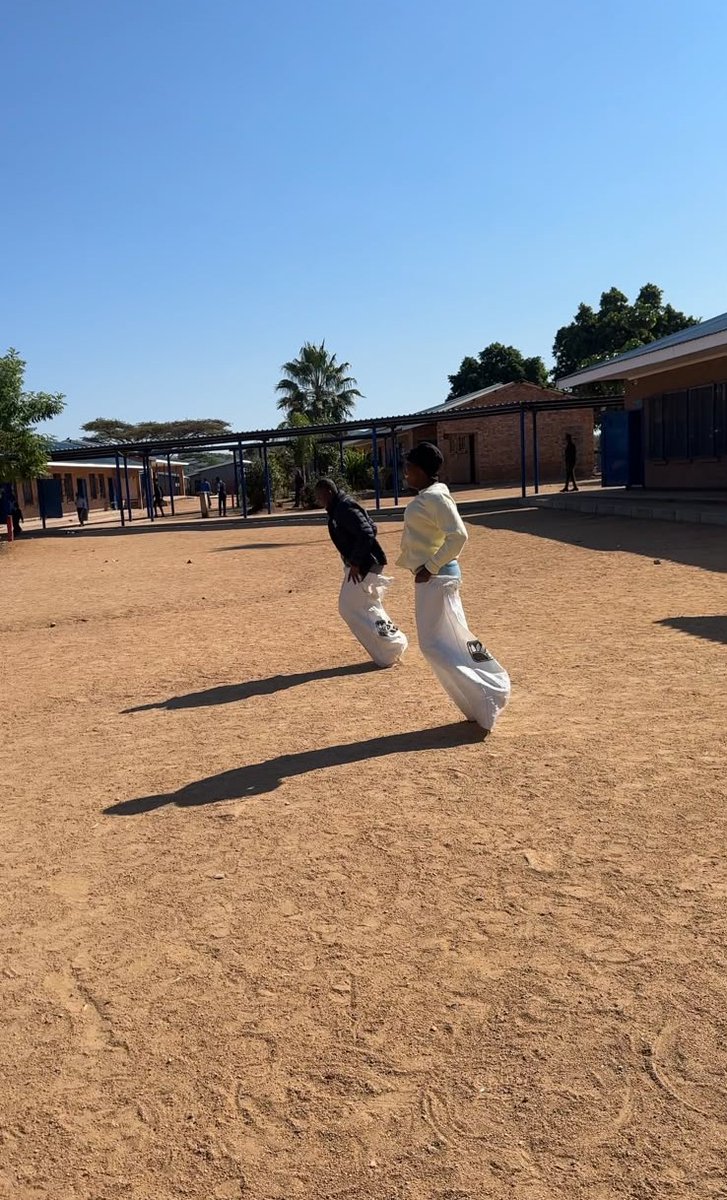 Mavutana_Org's tweet photo. Our Foundation Phase learners enjoyed an exciting session of stretching and games focused on improving coordination, strength, teamwork, and healthy movement habits. The energy, participation, and enthusiasm were inspiring to see! 💪🏃‍♂️✨

#PhysicalEducation #SportsForDevelopment https://t.co/TIAcTjBYty