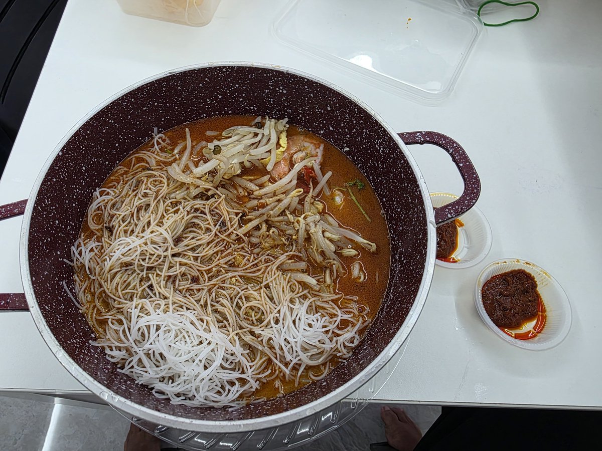 arsespankin's tweet photo. @NekohaKoronVT Laksa Sarawak. Its not spicy eventhough its red in color. 👍☺️ https://t.co/xEVRi31oJl