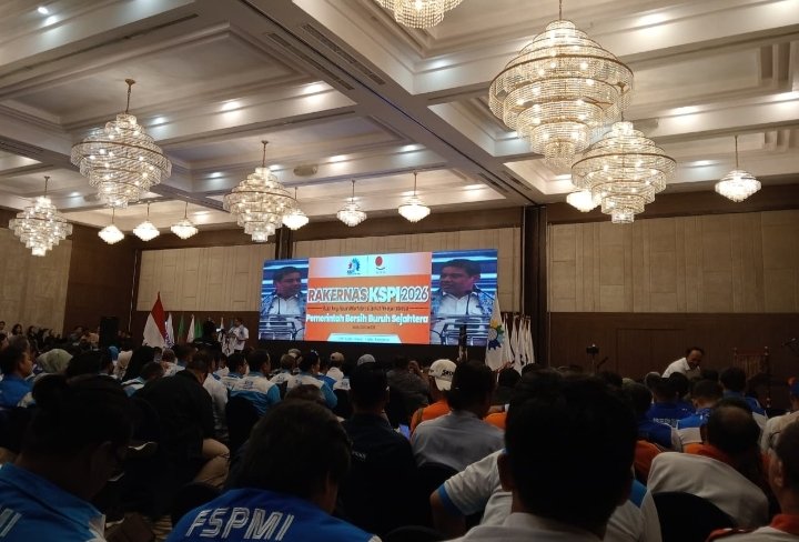 FSPMI_KSPI's tweet photo. Selamat melaksanakan Rakernas @KspiCitu selama 2 hari ini, 23-24 Juni 2026.

Semoga menghasilkan keputusan keputusan penting untuk keberlangsungan kaum buruh, membawa angin segar bagi kehidupan kaum Indonesia agar semakin hidup layak. 

Bersinergi menyatukan kekuatan bersama seluruh elemen buruh dan semua pihak termasuk pemerintah Presiden @prabowo yang harus terus berbenah agar makin bersih demi buruh dan rakyat Indonesia yang makin sejahtera.