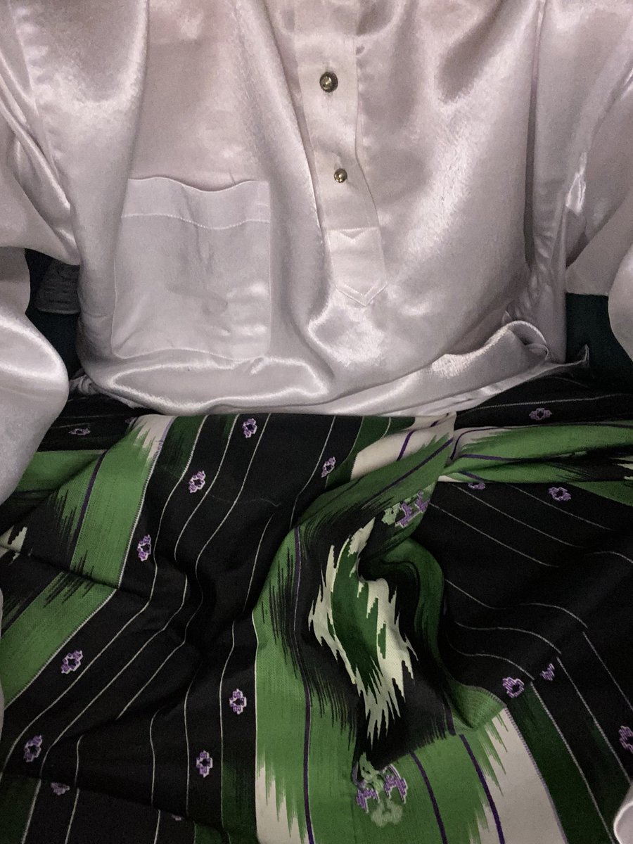 precious4noone's tweet photo. Send a photo of yourself in a sarung and I’ll send one back, hehe 💚 https://t.co/sMxPmosLzZ