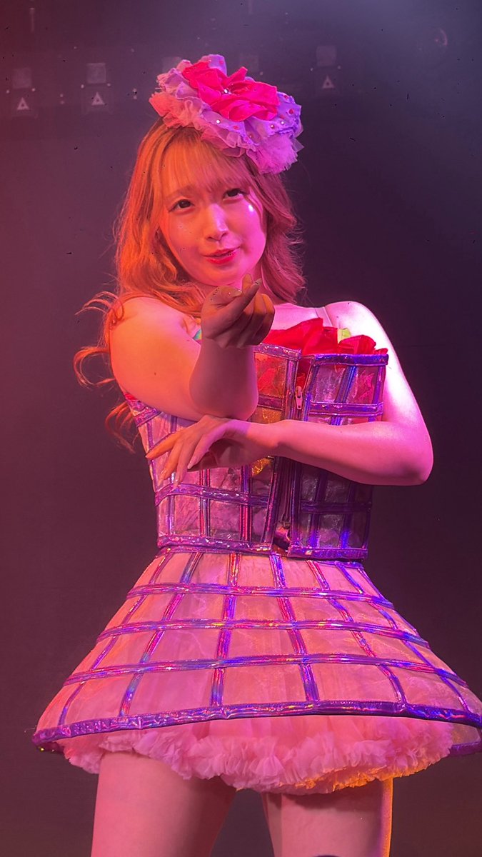 As569Kob's tweet photo. スモーク強かったけども、よく撮れた写真！
#バーレスクts #バーレスクtsまゆ https://t.co/odKNO9NNJh
