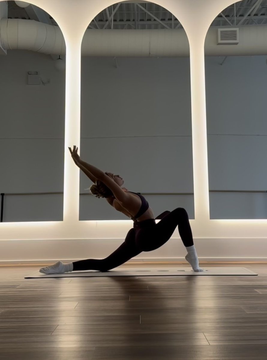 softblurss's tweet photo. Yoga 🧘‍♀️ https://t.co/E4EBfta9ll