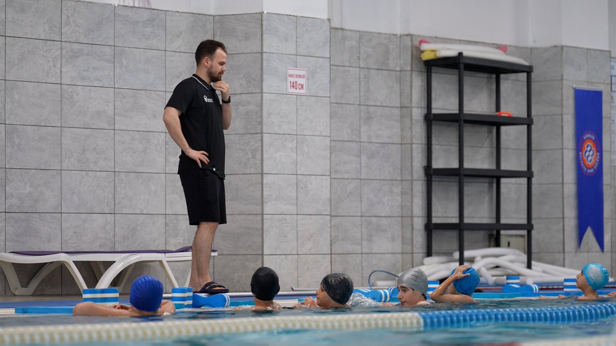 ebgenclikspor's tweet photo. Şampiyon, Çekirdekten Yetişir! 🏆😍

Esenlerli çocuklar yüzme eğitimi ile hedeflerine kulaç atıyorlar. 🎯🏊‍♂️ https://t.co/CC1GMRq7m1