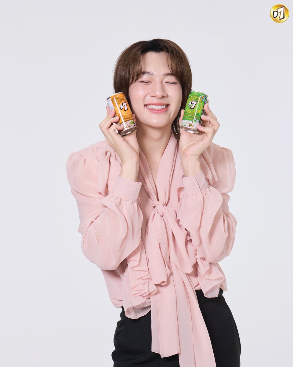 D7Thailand's tweet photo. นุนิวพร้อมแจกความน่ารักแล้ว 🐱🧡
แล้วทุกคนพร้อมตกหลุมรักกันหรือยัง 😊💖

วันนี้น้องนุนิวน่ารัก 2501% เพราะนุนิวน่ารักเกินไปมาก เห็นด้วยกับแอดไหมคะ 🫠
@CwrNew 

#D7xNuNew #D7Thailand
#NuNew  #ชาดีเซเว่น #D7tea https://t.co/cLKjdQ2jjg