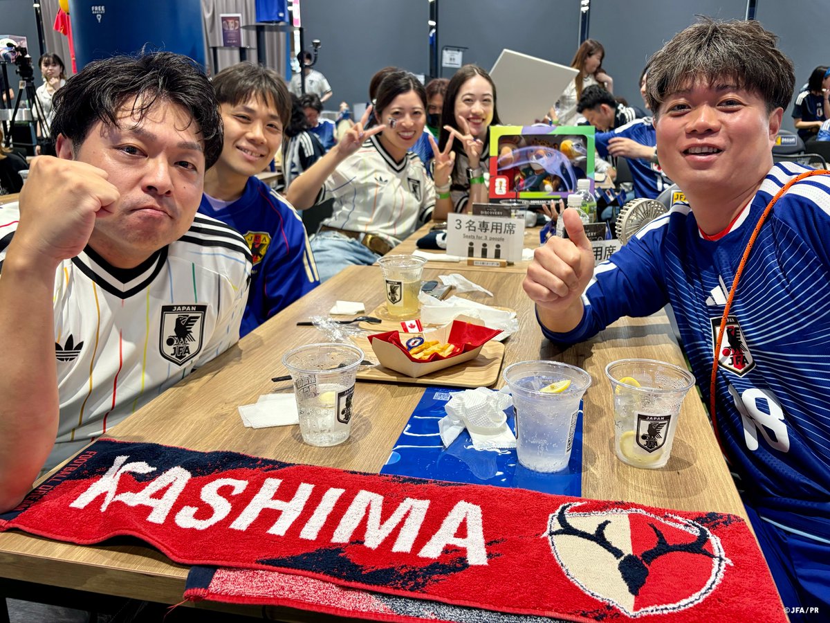 jfa_blueing's tweet photo. ／
ラウンド32に進出した場合の
パブリックビューイング🇯🇵🔥
チケット販売日程のお知らせ📅
＼
blue-ing!では、SAMURAI BLUEがノックアウトステージに勝ち進んだ場合のパブリックビューイングについて、以下の条件ごとにチケット販売いたします🙌

📅グループ1️⃣位通過の場合
【試合日時】
2026年6月30日（火）10:00キックオフ
（開場時間8:30予定）
【チケット販売開始】
2026年6月26日（金）12:30～

📅グループ2️⃣位通過の場合
【試合日時】
2026年6月30日（火）2:00キックオフ
（開場時間0:30予定）
【チケット販売開始】
2026年6月26日（金）12:30～
※18歳未満（高校生を含む）の方は保護者同伴の場合であってもご入場いただけません。

📅グループ3️⃣位通過の場合
3位通過の場合は対戦カード確定後に開催試合を決定いたします。
【対象試合】
・2026年6月30日（火）5:30キックオフ
（開場時間4:00予定）
・2026年7月1日（水）6:00キックオフ
（開場時間4:30予定）
・2026年7月1日（水）10:00キックオフ
（開場時間8:30予定）
・2026年7月2日（木）9:00キックオフ
（開場時間7:30予定）
・2026年7月3日（金）12:00キックオフ（開場時間10:30予定）
【チケット販売開始】
2026年6月29日（月）12:30～

※4:00以降に開場・キックオフとなる試合につきましても、保護者の方の了承・責任のもとご参加いただきますよう、ご理解・ご協力のほどよろしくお願いいたします。

【チケット価格について】
⚽️PARKエリア
・大人：7,000円
・小中高生：3,500円
※日本代表OB等によるトークイベント・生解説を予定
※ゲストは調整中

⚽️DISCOVERYエリア
・大人：4,000円
・小中高生：2,000円
※大型モニターによる観戦エリア
※ゲスト出演なし

※試合進行状況、施設営業状況等により変更となる場合があります。