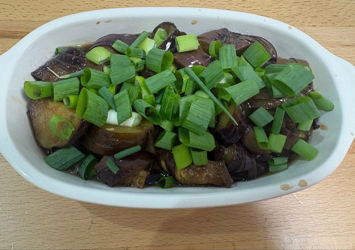 daietchibi's tweet photo. 本日の晩御飯はこちらとプロテイン！
ナスの焼き浸し！
味ぽんだけの味付けでヘルシー！
本当は揚げ浸しにしたいけど少しでもカロリー抑えるために揚げるより焼くにしたよ☺️
(かほ)
 #ダイエット垢
 #ダイエット垢さんと繋がりたい
 #低身長女子 https://t.co/hP8mrgN9Wq