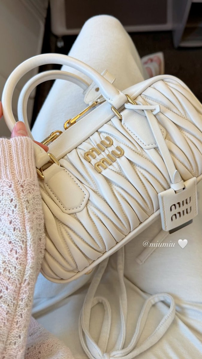 wonyaura's tweet photo. not wonyoung casually flexing her brand deals with bvlgari, barrie, and miu miu such it girl behaviour of her https://t.co/DVF5DwEiT7