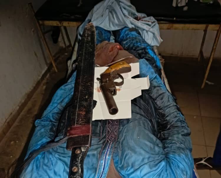 aleeygiwa's tweet photo. A gang of eight individuals terrorized several villages, but their activities began to unravel following a single tip.

A member of the public in Kebbi State came forward with credible information.
This courageous action led to the arrest of Bube Tukur, a member of a kidnapping syndicate responsible for abducting Alh. Abu Geza of Geza Village, Bagudo LGA.

Officers recovered one locally fabricated pistol and one live cartridge from him.

Alh. Abu Geza was rescued unharmed. The operation continued as Bube Tukur led officers directly to the hideout of Jiji Mujugu, the gang leader.
Mujugu opened fire and attempted to flee, but was neutralized at the scene.

This gang of eight had been terrorizing Geza, Adawa, Matsinkai, Sharabi, Illela, Suru, Dakin Gari, Bagudo, and nearby communities for an extended period. The leader has been neutralized, one member is in custody, and the search for the remaining six continues.

The Inspector General of Police, IGP Olatunji Rilwan Disu, psc (+), NPM, personally commended the Kebbi State Commissioner of Police for the strong collaboration between the police and the community, which made this operation possible. This demonstrates that when residents trust the police and come forward, criminal networks are significantly weakened.

This partnership resulted in the swift dismantling of the gang's leadership.

We extend our gratitude to the community member whose tip initiated this operation. Your action was instrumental in dismantling a criminal network.

That is the power of "See Something, Say Something."