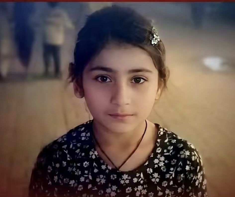 NafisaCh7's tweet photo. دیگیں اور نیازیں مان کر کیے گئے پتروں کا ایک اور کارنامہ۔

اس بچی کا مسئلہ بھی لباس تھا؟؟
یہ بھی کردار کی اچھی نہیں تھی؟؟
اسے بھی گھر کے اندر رہنا چاہیے،کیونکہ باہر سوکالڈ مرد ذات پھر رہی ہے؟

کہنے کو اتنا کچھ ہے،مگر ساتھ دینے کو الفاظ اور زبان نہیں۔💔 https://t.co/yGBS1FCBKx
