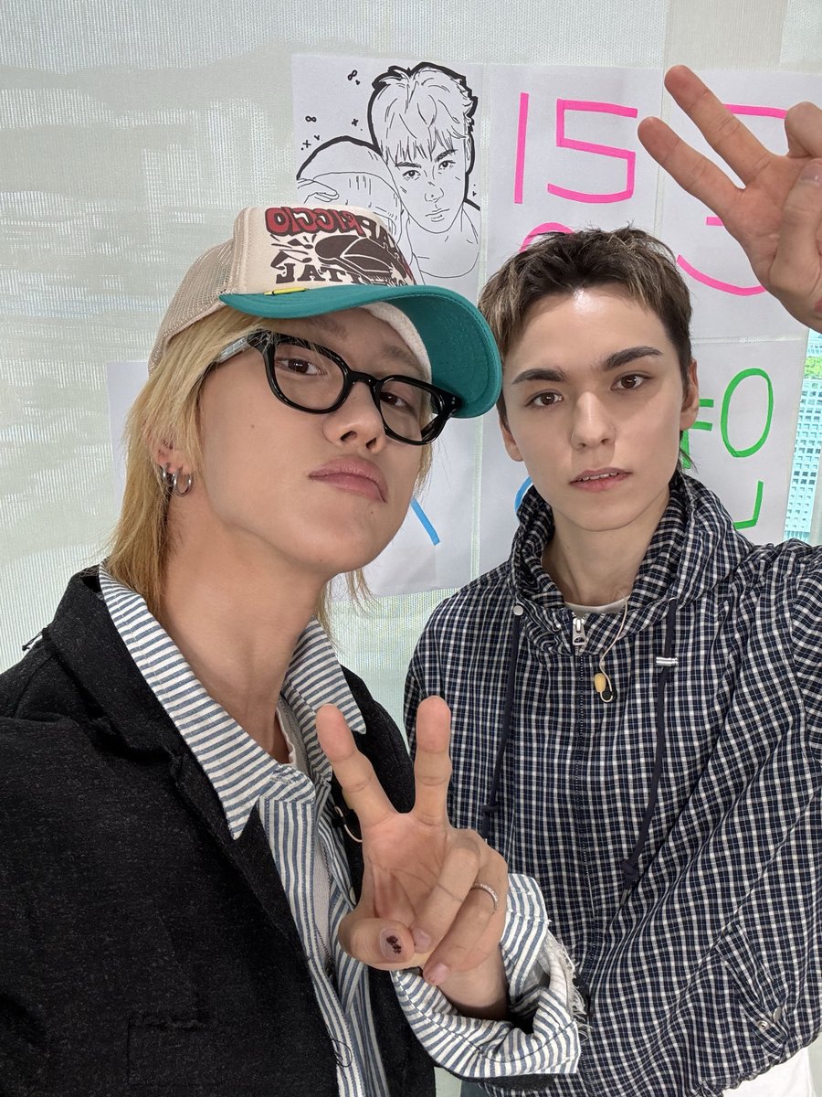 pledis_17's tweet photo. [17'S]
260623 #살롱드립

#V8 #THE8 #VERNON
#SEVENTEEN #세븐틴 https://t.co/iNjVOBogJi