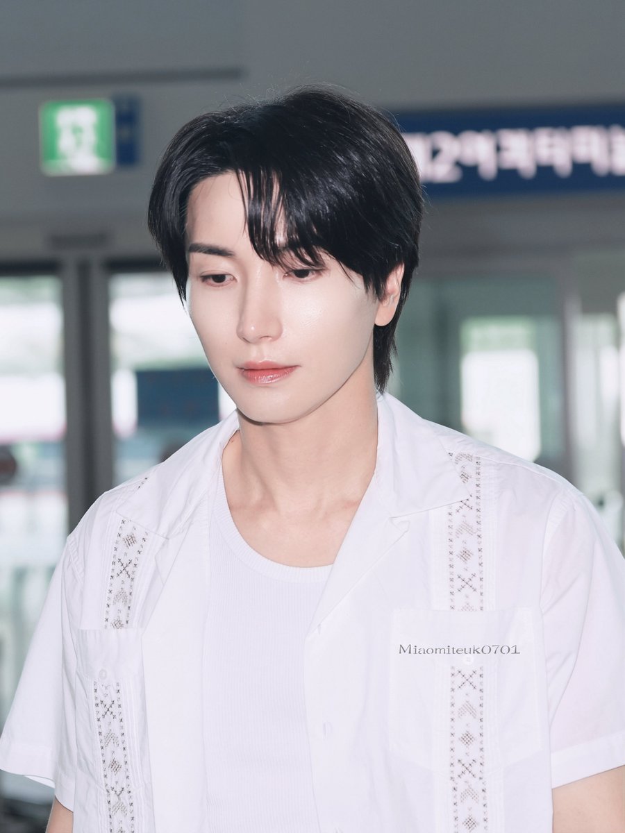 Miaomiteuk's tweet photo. 260623 ICN 出发🩵🤍
正洙闹木耶啵～🥰🥰🥰
@special1004 
#이특 #LEETEUK 
#박정수 
#利特 #イトゥク
#슈퍼주니어 
#SUPERJUNIOR https://t.co/9Y3Ia1g6VK