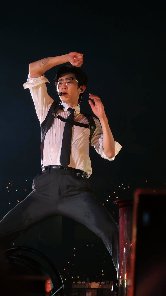 nurulain95_'s tweet photo. PARK CHANYEOL 🔥🔥🔥

#CHANYEOL #찬열  #EXO 
#EXhOrizoninKL https://t.co/oQvqEGMd5h