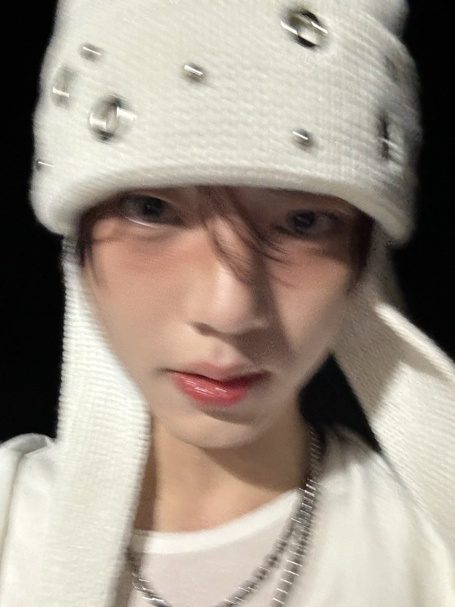han yujin pics tweet media