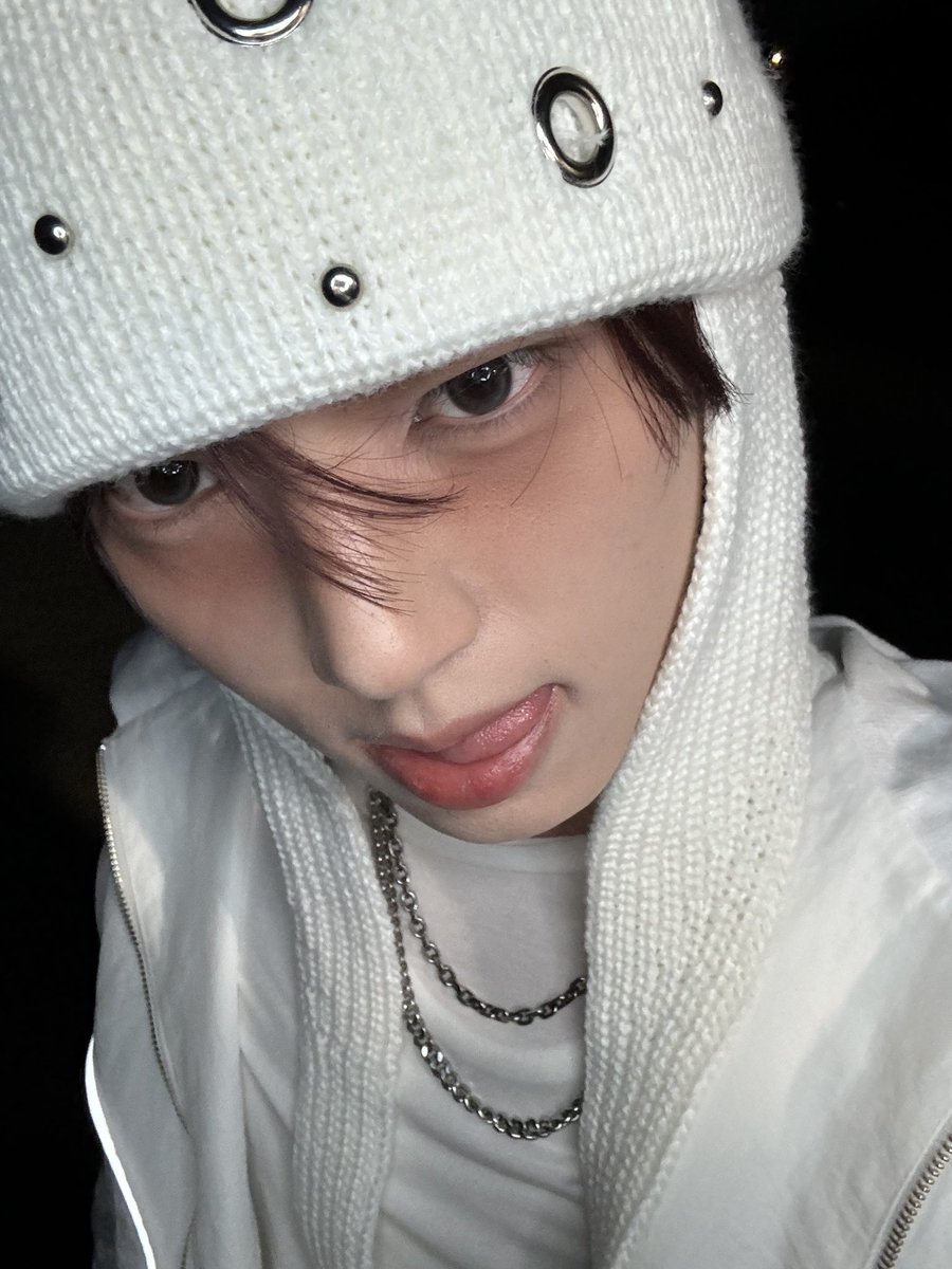 han yujin pics tweet media