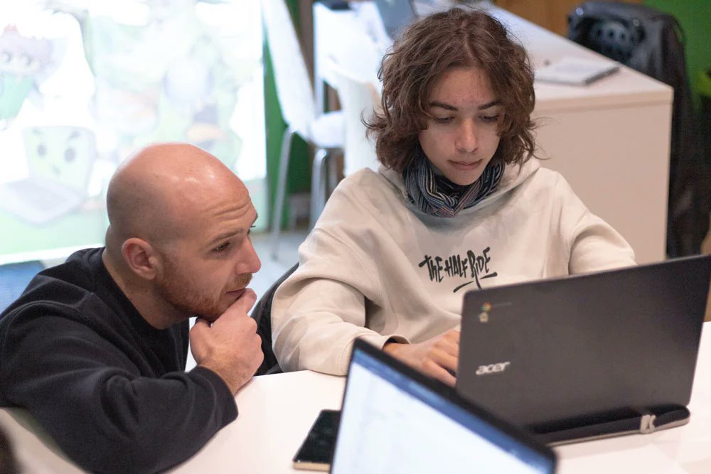 codelearn_cat's tweet photo. Aprendre programació no consisteix simplement a escriure codi. En realitat, quan un nen comença a programar, el que està desenvolupant és una manera completament nova de pensar: més estructurada, més lògica i també més creativa.

https://t.co/gPXamhG9r2 https://t.co/WQFyxdXpVl
