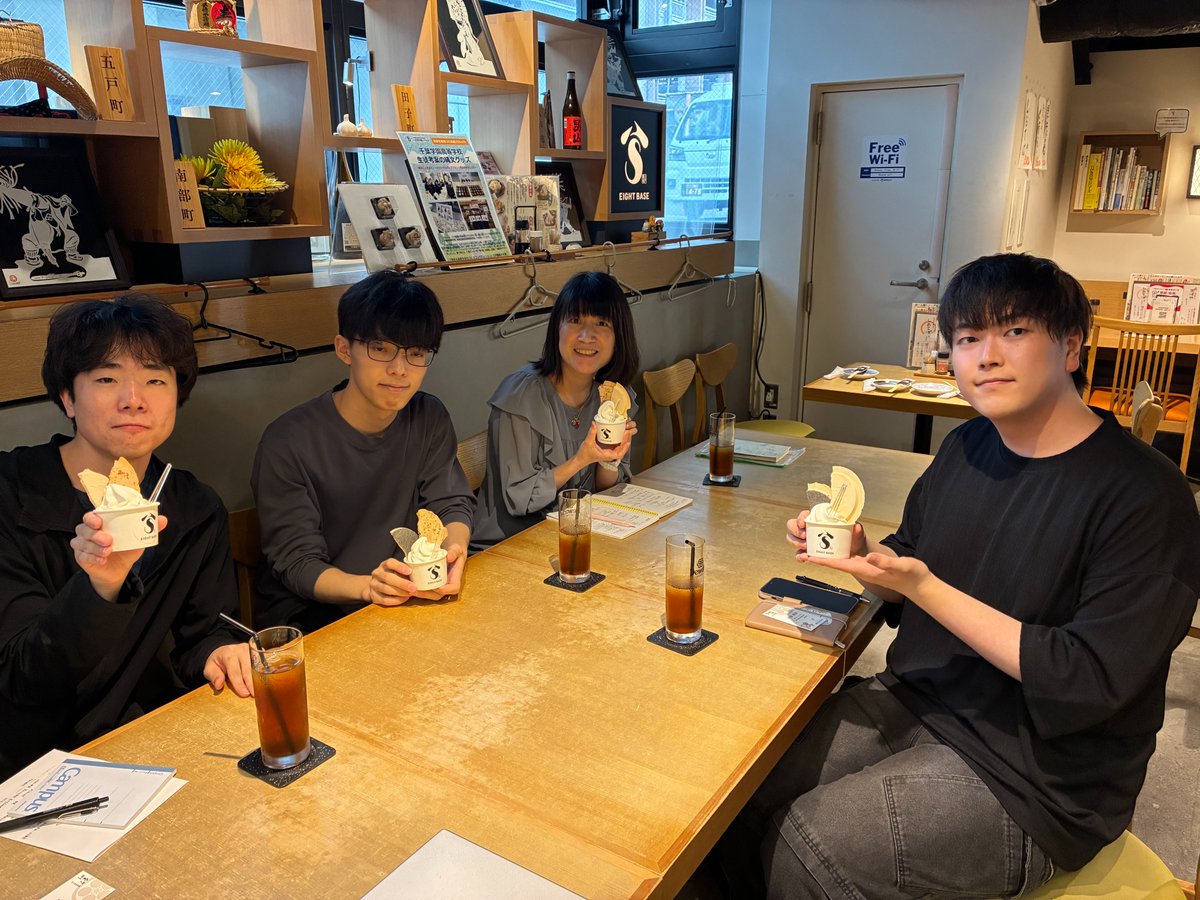 takachihouniv's tweet photo. 大芝ゼミ（経営学部）がアンテナショップ「エイトベース」にてインタビューを行いました。

https://t.co/0udQLpcpew https://t.co/cOMKobJw5H