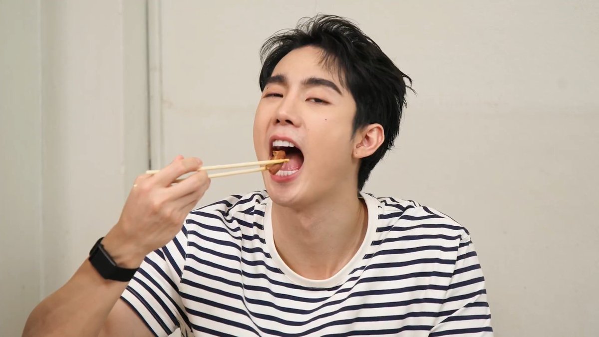 ppimnamepatt's tweet photo. อีพีแรก ก็มีแขกรับเชิญเป็น ปป เลยละเริ่ดสุดๆไปเลย

#3เกลอชวนEATbyเป๊ปซี่มิตรชวนกิน
#เป๊ปซี่มิตรชวนกิน
#fforce_  #kasibook  #ฟอสบุ๊ค ❤︎ https://t.co/SAEy4gZPIw
