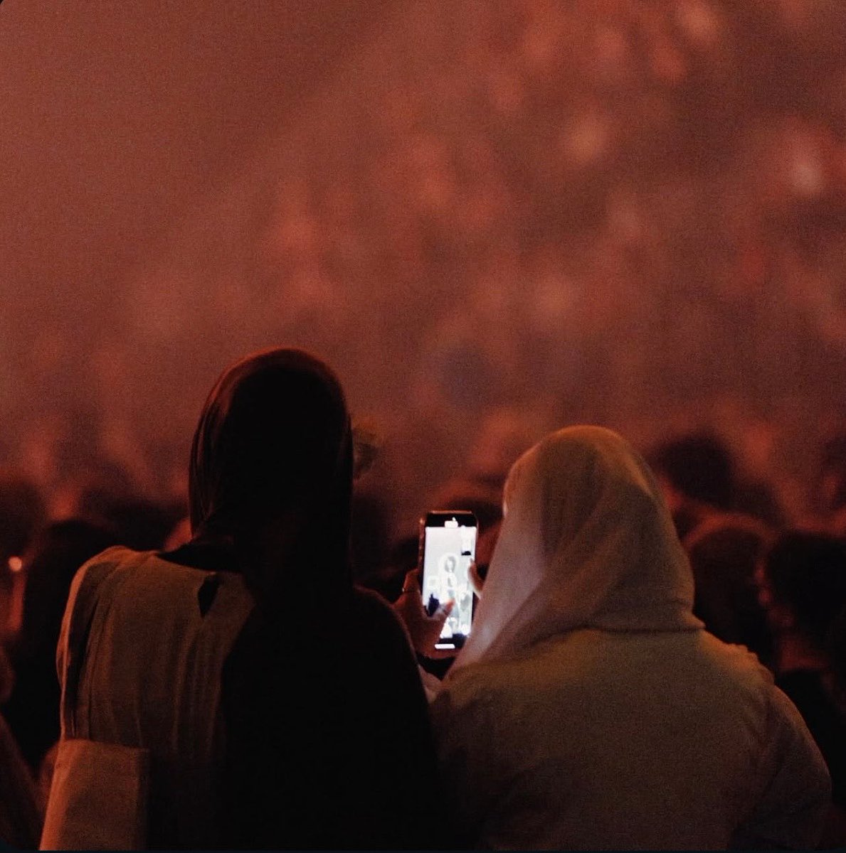 Roseformaggina's tweet photo. hey @HSHQ 🌟Photography has always been my way of holding onto moments.
For one night, let me be the eyes of the crowd. Not just the stage, but the smiles, the tears, and the strangers who found a home in each other.
Some of those strangers became essential in my life💖📸,thanks. https://t.co/rd62x3M3rd