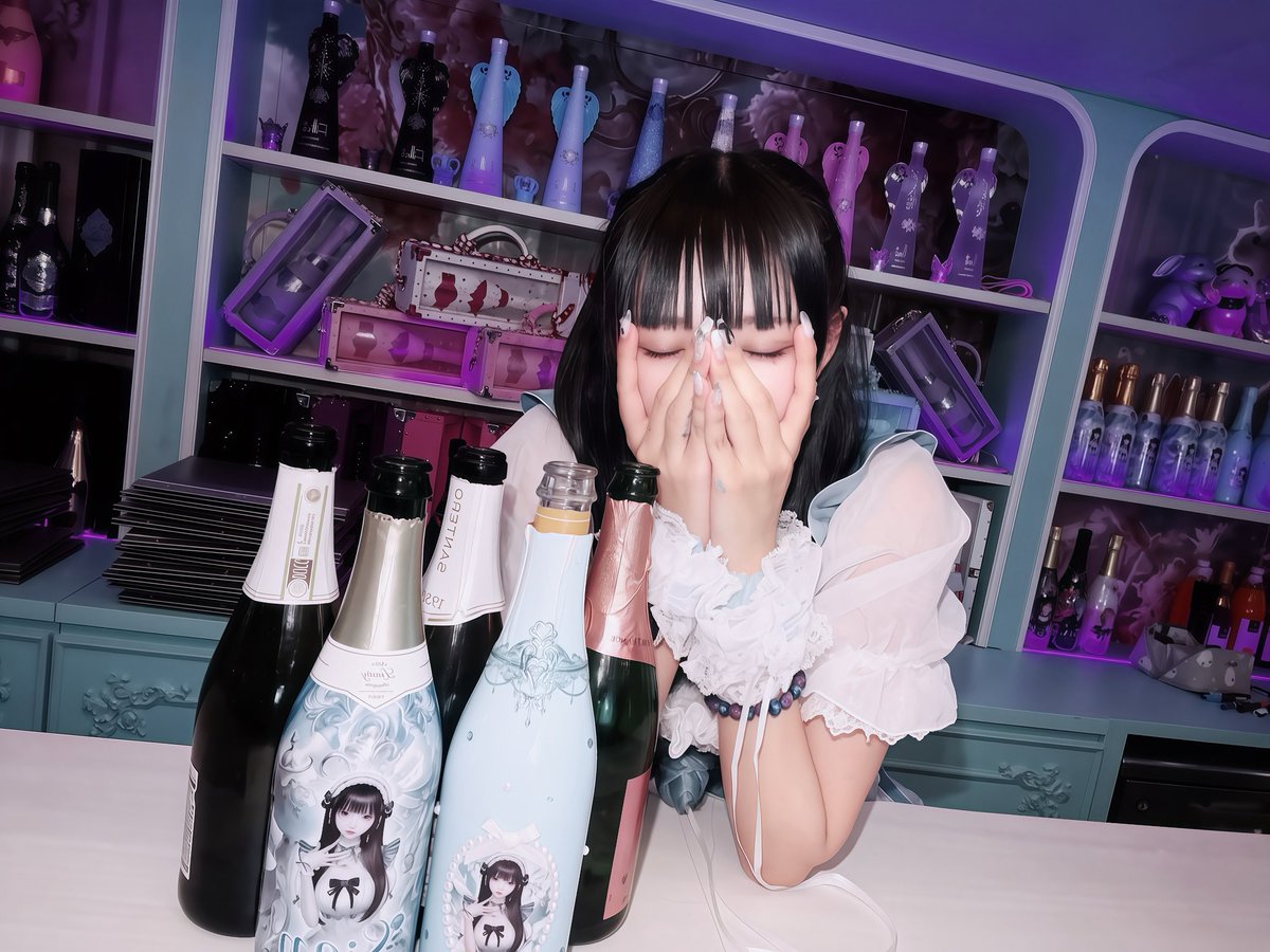 sian_roki's tweet photo. sianのオープン日
ありがとうございました🩵

なんとなんと…みなさんのお陰で
初日素敵さんにさせていただけました👑

本当に本当に嬉しくてすごいです😿

みんな忙しいのに私のために時間作ってくれて
沢山愛情の具現化くれて幸せな一日でした.

お礼ALT💌

#コンカフェ #ムーブ #シアン #ご退館 https://t.co/NHgI1uwoFS
