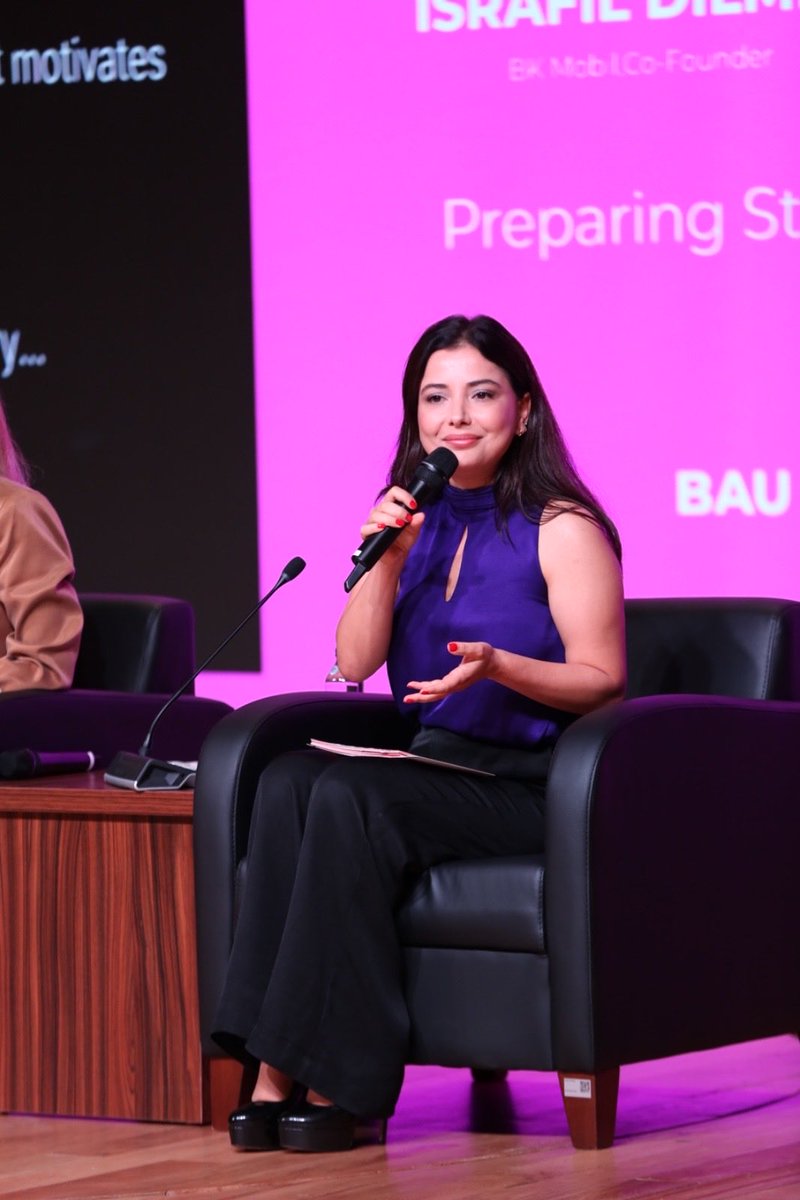 bahcesehir_k12's tweet photo. Future AI Summit 2026’da yapay zekâ çağında öğrencileri geleceğe hazırlamayı konuştuk. ✨

“Redesign Intelligence” temasıyla düzenlenen Future AI Summit 2026 kapsamında gerçekleşen “Yapay Zeka Çağında Öğrencileri Geleceğe Hazırlamak” panelinde; öğrencilerin gelecekte ihtiyaç duyacağı beceriler, yeni öğrenme yaklaşımları ve eğitim modelleri ele alındı.

BK Mobil Kurucu Ortağı İsrafil Dilmeç, Bahçeşehir Koleji Eğitimden Sorumlu Genel Müdür Yardımcıları Dr. Özge Aslan ve Nil Çiçek, yapay zekânın eğitimde yarattığı dönüşümü ve öğrencileri geleceğe hazırlamada insan odaklı teknolojilerin rolünü değerlendirdi.

#FutureAISummit2026
#BahçeşehirKoleji