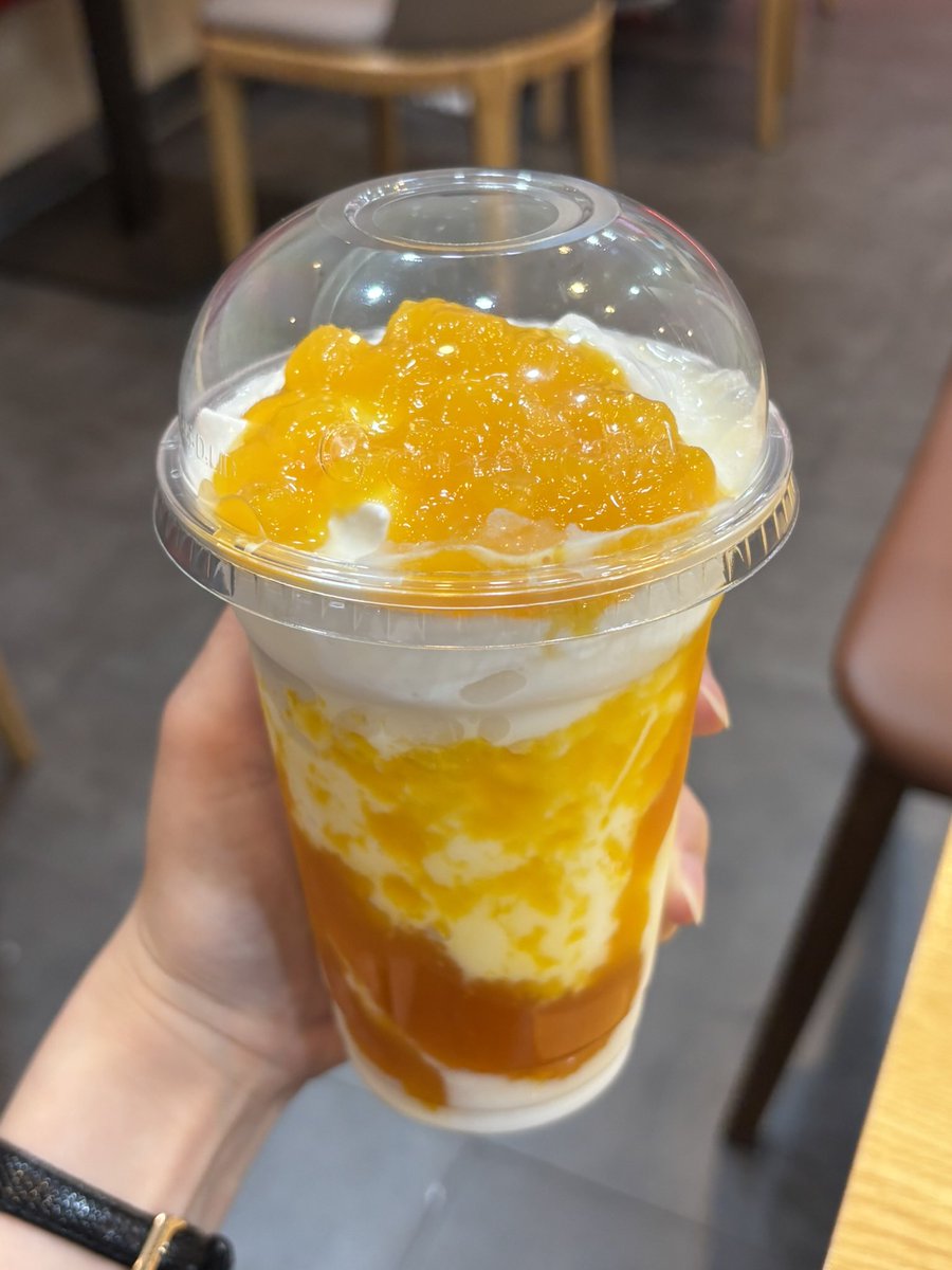uritrip's tweet photo. 韓国ゴンチャで
話題のドリンクを正直レビュー🧡

リニューアル前のグリークヨーグルトより
飲みやすくなってて👍

🔽リールを見る
https://t.co/fMmurcudgs https://t.co/xvJVAGDNGs