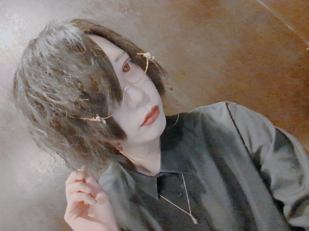 TOXIGA_asahi_ba's tweet photo. 道に迷ってキョロキョロしていたところ、NAMONAKIのベースの方に声かけられて案内してもらった情けない男です俺は。
リハはバッチリでした、今日はヴィジュアル系マスロッカーになります
マスロッカーなんてものはないって言われたけど https://t.co/KB8g8JiQK2