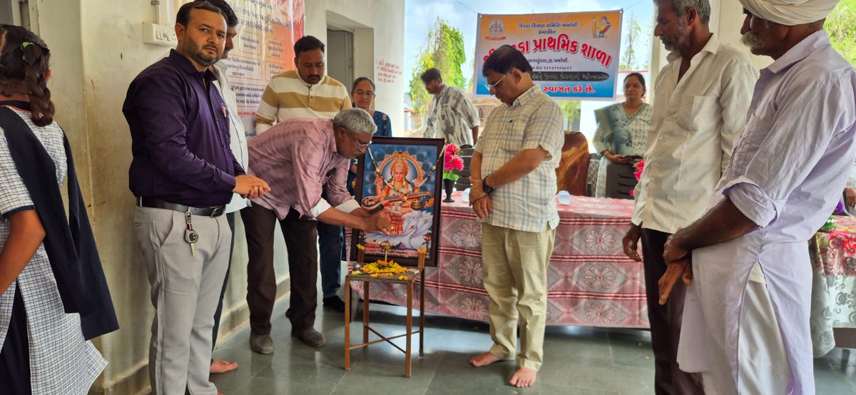mkaswalabjp's tweet photo. “શિક્ષણના આંગણે સપનાઓનું સ્વાગત”

‘શાળા પ્રવેશોત્સવ અને કન્યા કેળવણી મહોત્સવ - ૨૦૨૬’ અંતર્ગત સાવરકુંડલા તાલુકાના મઢડા ગામની પ્રાથમિક શાળામાં નાનાં ભૂલકાઓને પ્રવેશ અપાવી તેમના ઉજ્જવળ ભવિષ્ય માટે શુભકામનાઓ પાઠવી. https://t.co/oDGviwjG8P