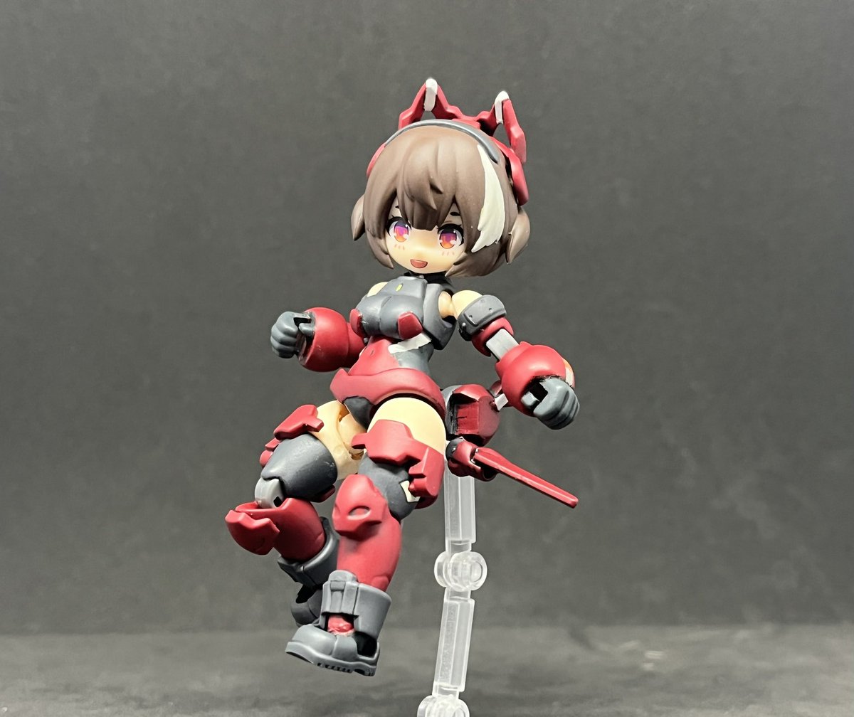 003_amx's tweet photo. #デスクトップアーミー

ティタニアデルタちゃんをカスタムしました、まずは本体から

ティタニア装備試験実証機
コードネーム「ロゼ」

ティタニアデルタまでに複数開発されたティタニアシリーズの1機、装備の性能実験担当。
機動力を高めるマニューバフィンスラスターを装備 https://t.co/Xv7AXwyLUg