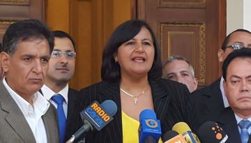 homeroboscan's tweet photo. La aparición o imposición por parte de Estados Unidos de Primero Justicia como eje de la transición da un vuelco al devenir político venezolano....Dinora Figuera, Julio Borges, 4 diputados de PJ y 2 de Voluntad Popular, son ahora los protagonistas principales...Delcy Rodríguez, María Corina Machado, la Plataforma Unitaria Democrática y el chavismo pasaron a segundo plano, por lo menos ante USA......Los grandes perdedores son Delcy y Jorge Rodríguez que manejaban el poder con tutoría de Washington y ahora recibirán órdenes a través de Dinora y sus diputados...El rol de María Corina aún no está claro, pero dan por seguro que retornará a Venezuela en la última semana de julio, o sea, el mes próximo...Agosto será clave para definir el reemplazo definitivo del chavismo como factor de poder en Venezuela y la fijación de fecha para elecciones presidenciales. Difícil opinar en estas circunstancias, pero algo hay que decir.
