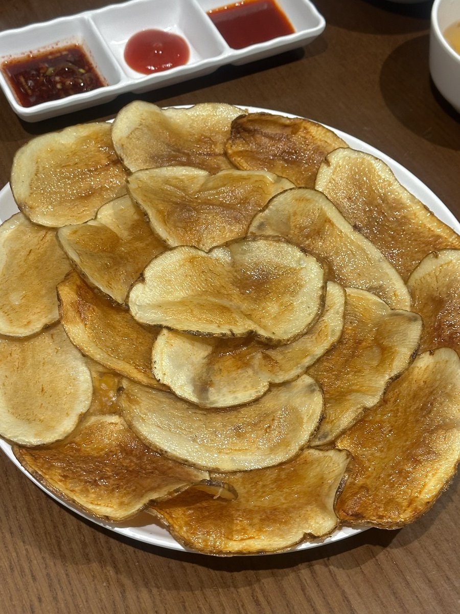 Sobongeee's tweet photo. 아… 이걸 위해서 퇴근만을 기다림🤤🤤
바싹 감자전에 칼낙새 싹 찍어먹으면.. 아아
미식극락행열차…💦
양이 많으니 3인 이상이면 전 하나에 -1인분
추천드려요‼️

📍신라제면 (잠실/체인) https://t.co/DWyTXuE6aa