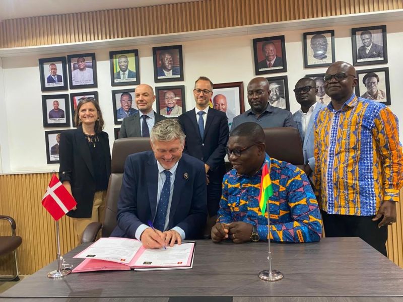 ghcleanenergy's tweet photo. Ghana and Denmark have entered into a new partnership under the Accelerated Partnership for Renewables in Africa (APRA) aimed at strengthening cooperation on renewable energy development and supporting Ghana’s green energy transition.

Full article: https://t.co/evW9wBm9vv

#GCCE https://t.co/qZ0kTLWuzm