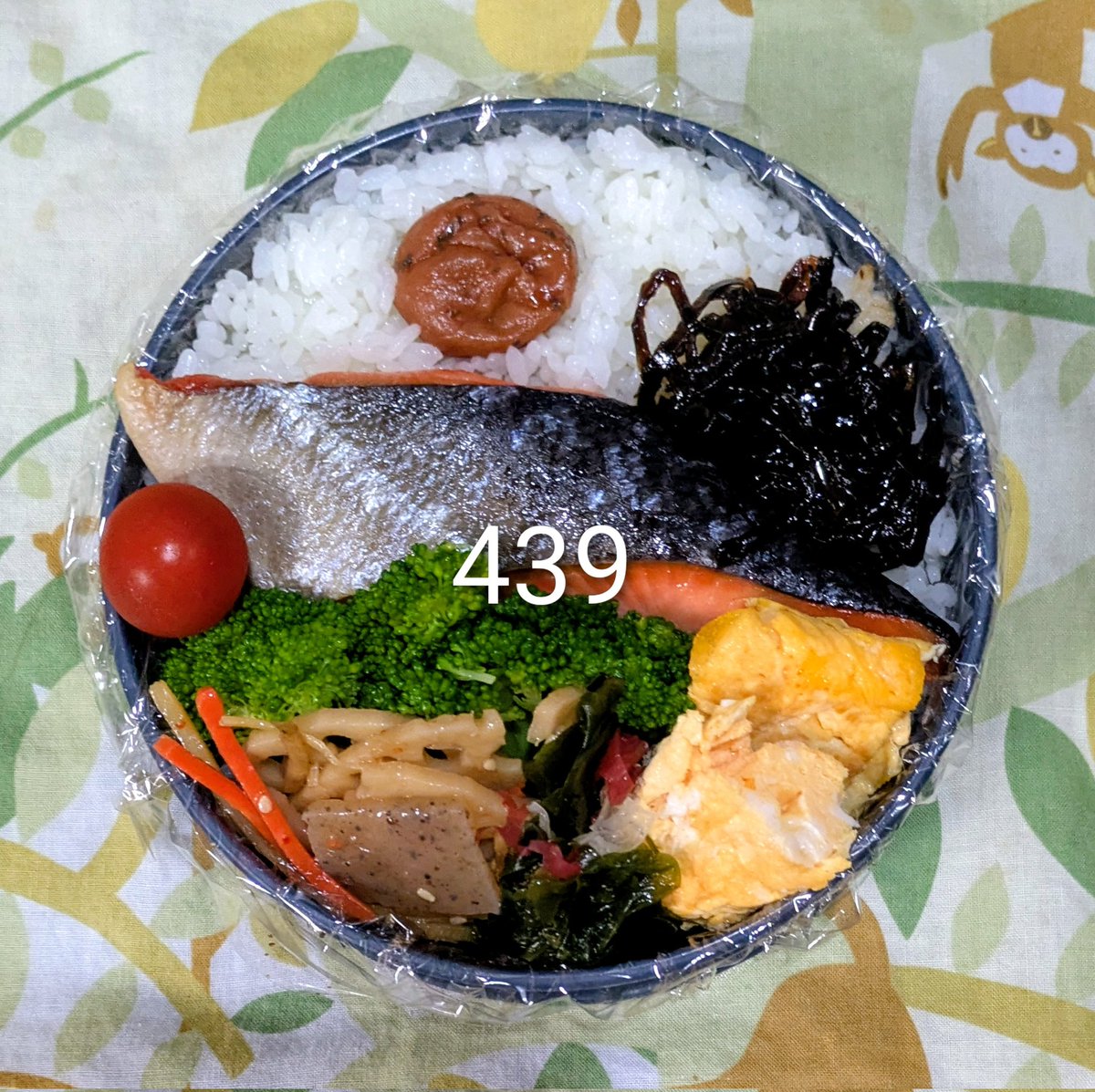 kitchen439's tweet photo. えっと…昨日と…その前々日かな？の #お弁当 です。お仕事忙しくなりました…はぁ。
#お弁当作り楽しもう部 #多品目弁当 #お弁当記録 #家庭菜園 #料理好きな人と繋がりたい https://t.co/q77YEsJo8t