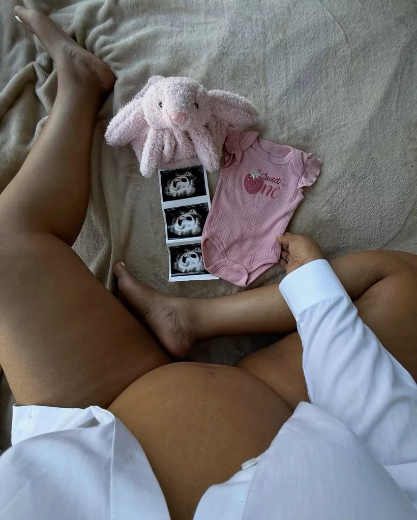 ComfortLolaa's tweet photo. The beautiful journey into motherhood 😍 https://t.co/cZaCIgrxbF