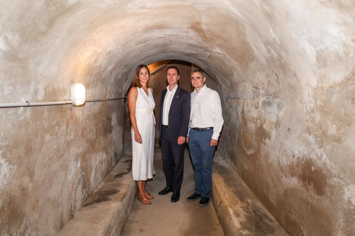 ConselldeMca's tweet photo. 🔵El Consell inicia la catalogació de 33 refugis antiaeris de la Guerra Civil

La Comissió Insular de Patrimoni Històric ha donat llum verda al primer pas per crear el Catàleg Insular de Refugis Antiaeris de Mallorca

➡️https://t.co/ICEfkGKorU https://t.co/f2OkJjBvWI