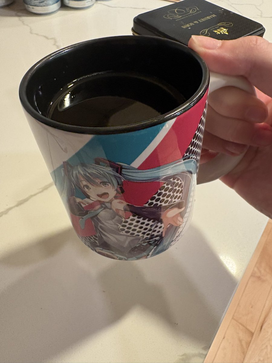 Ayu_VT's tweet photo. Titanic water… in the Miku mug‼️

#Vtuber    uwu kawaii desu https://t.co/6JgJCkcxn2