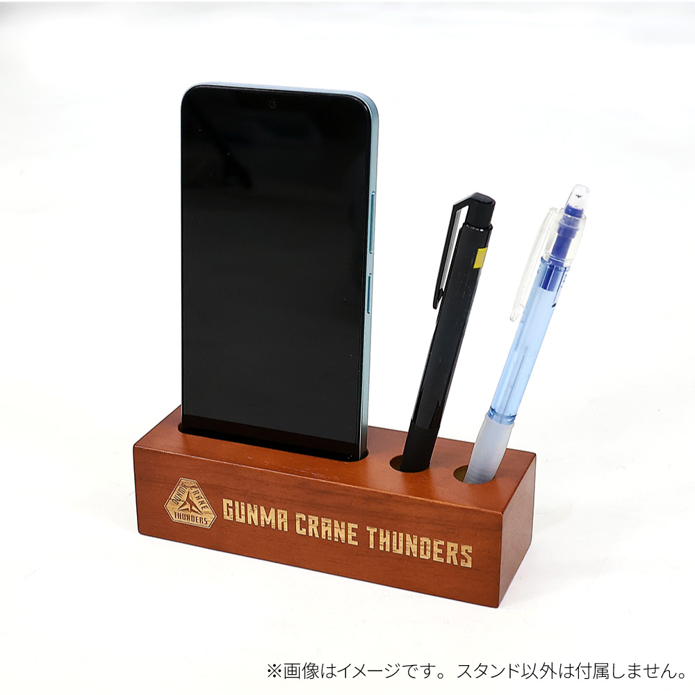 GCT_goods's tweet photo. ／
オンラインショップ情報⚡
＼

オンラインショップにて、ラバーウッドマルチデスクスタンドが販売されました！
スマートフォンスタンドとペンスタンドをひとつにまとめた実用性抜群のアイテムで、デスク周りの必需品をスマートに収納できます✨

ぜひチェックしてください👀

■【EC限定】 ラバーウッドマルチデスクスタンド 2025-26
https://t.co/wcUPW80fAs

#群馬クレインサンダーズ #サンダーズグッズ