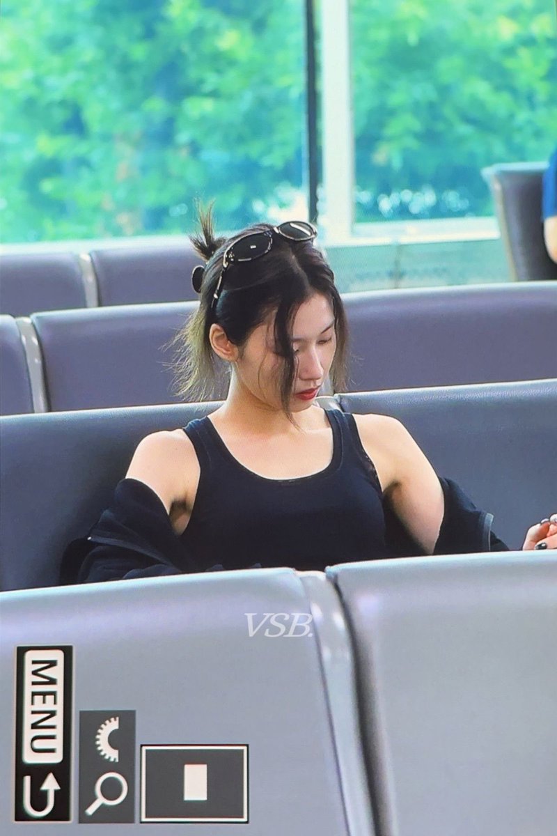 tozakismyoi's tweet photo. her in tank tops… 🧍‍♀️ https://t.co/ga1zMBSmFx