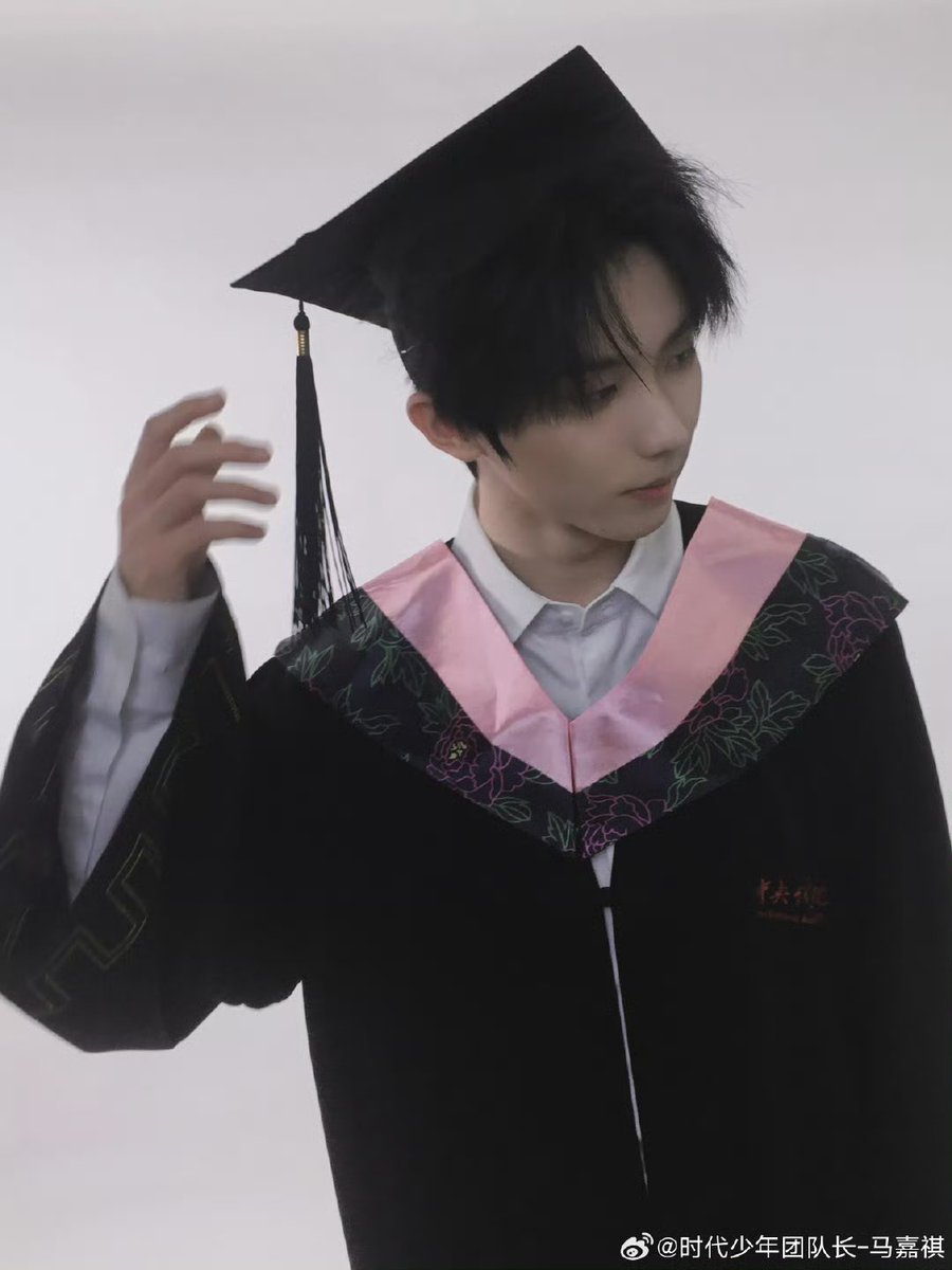 shituans's tweet photo. 毕业快乐🎓！💗 https://t.co/BPrnbBqZ1C