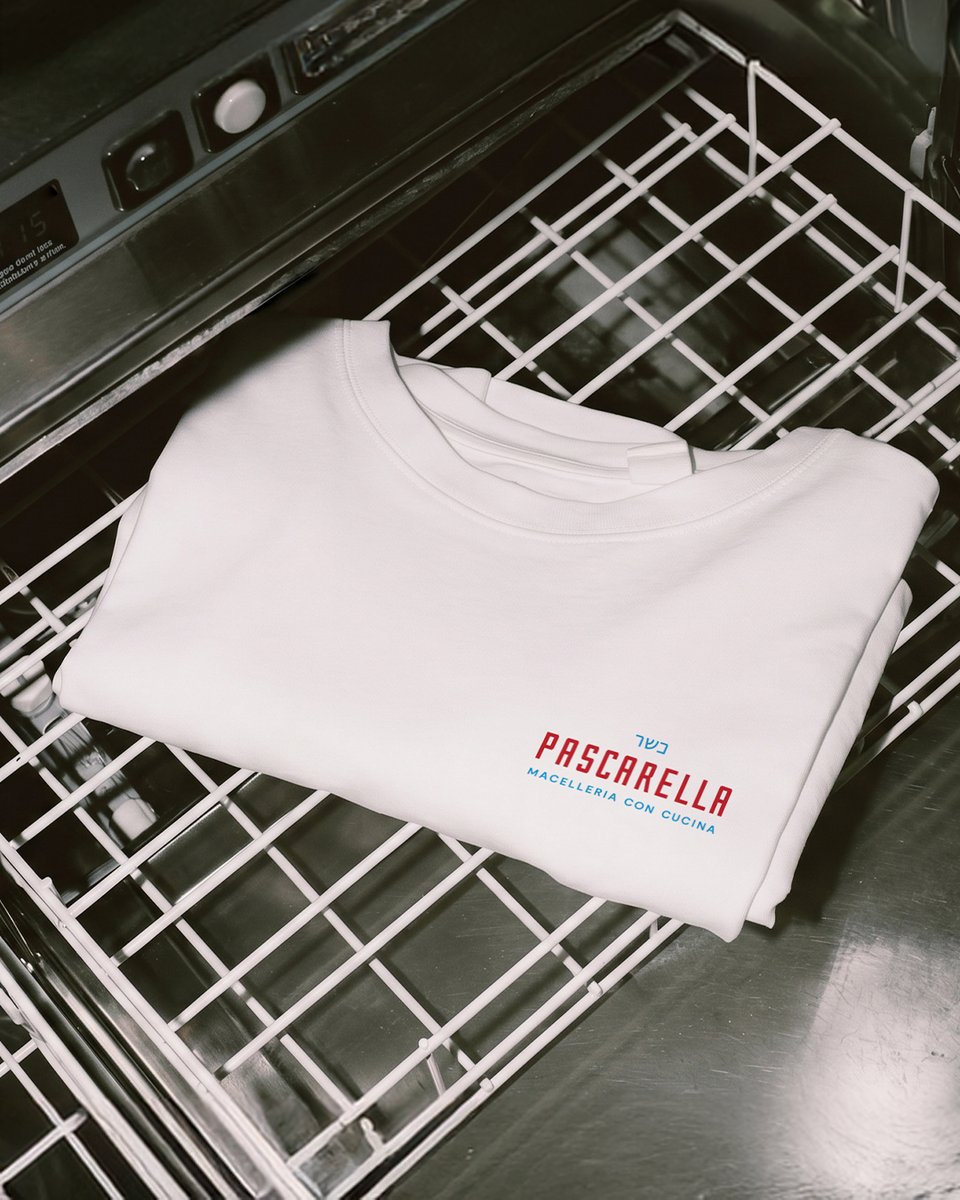 CappelliDesign's tweet photo. Un’identità che evolve insieme al brand.

Per i 25 anni di Pascarella Carni Kosher abbiamo progettato un #DynamicBrand più contemporaneo, flessibile e riconoscibile: dal logotipo al packaging, fino a sito e materiali di comunicazione.

Scopri di più https://t.co/mOykJj4cif https://t.co/frSUcQvBN8