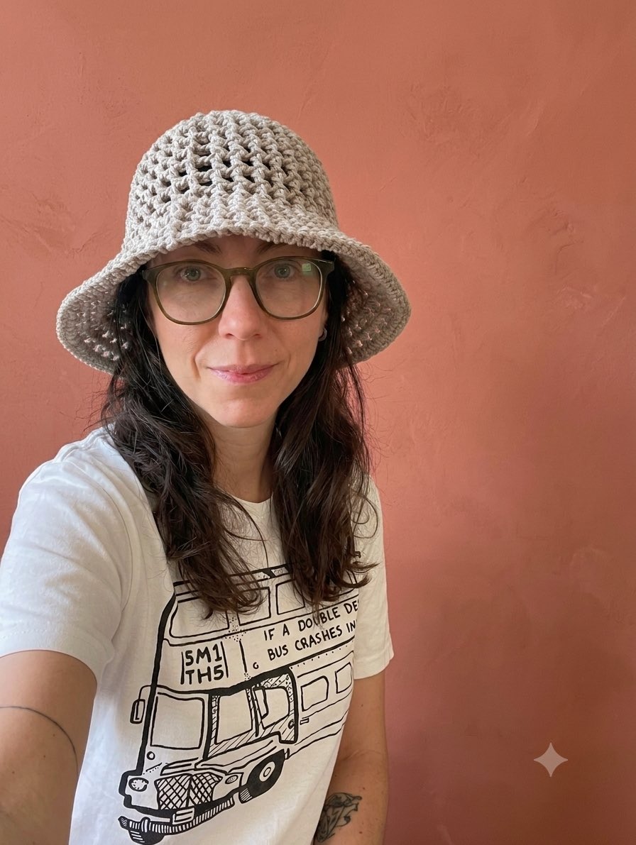 esritesrotesra's tweet photo. Kahverengi şapkanın bej rengini de yaptım. Kalıbı ve duruşunu çok beğendim. Bucket şapkalar shopier’de satışta. Linki bırakıyorum;

https://t.co/RdRgRVFfPU https://t.co/6ijXCTTM75
