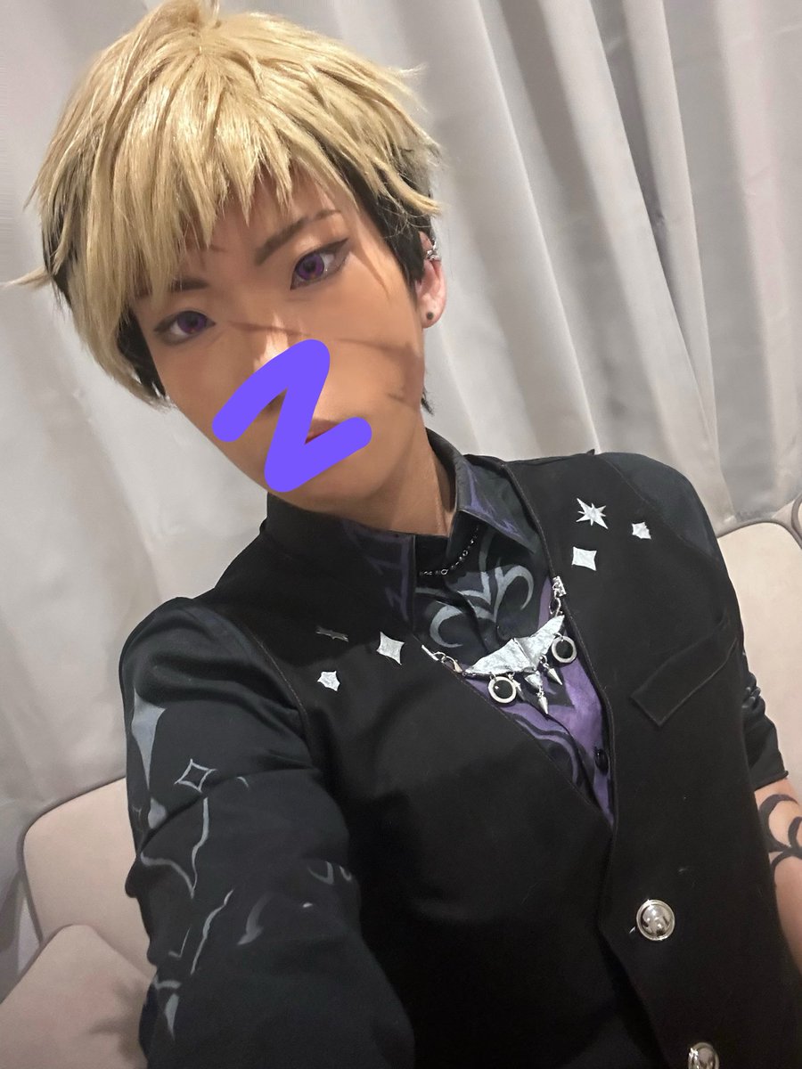 0san__7's tweet photo. ⚠︎︎🃏🔪cos  
加工してからピアス隠すの忘れたのに気づいた ᵕ᷄≀ ̠˘᷅
ほぼ初めましての方だったけど、楽しかった...☝️😸‼️お酒が回って愉快になる皆さんを見てるのが1番楽しかった。
衣装の小物いろいろ忘れたからまた別で出す！！！！
#閉店後は飲みあかせ https://t.co/rJP0GPQkr8